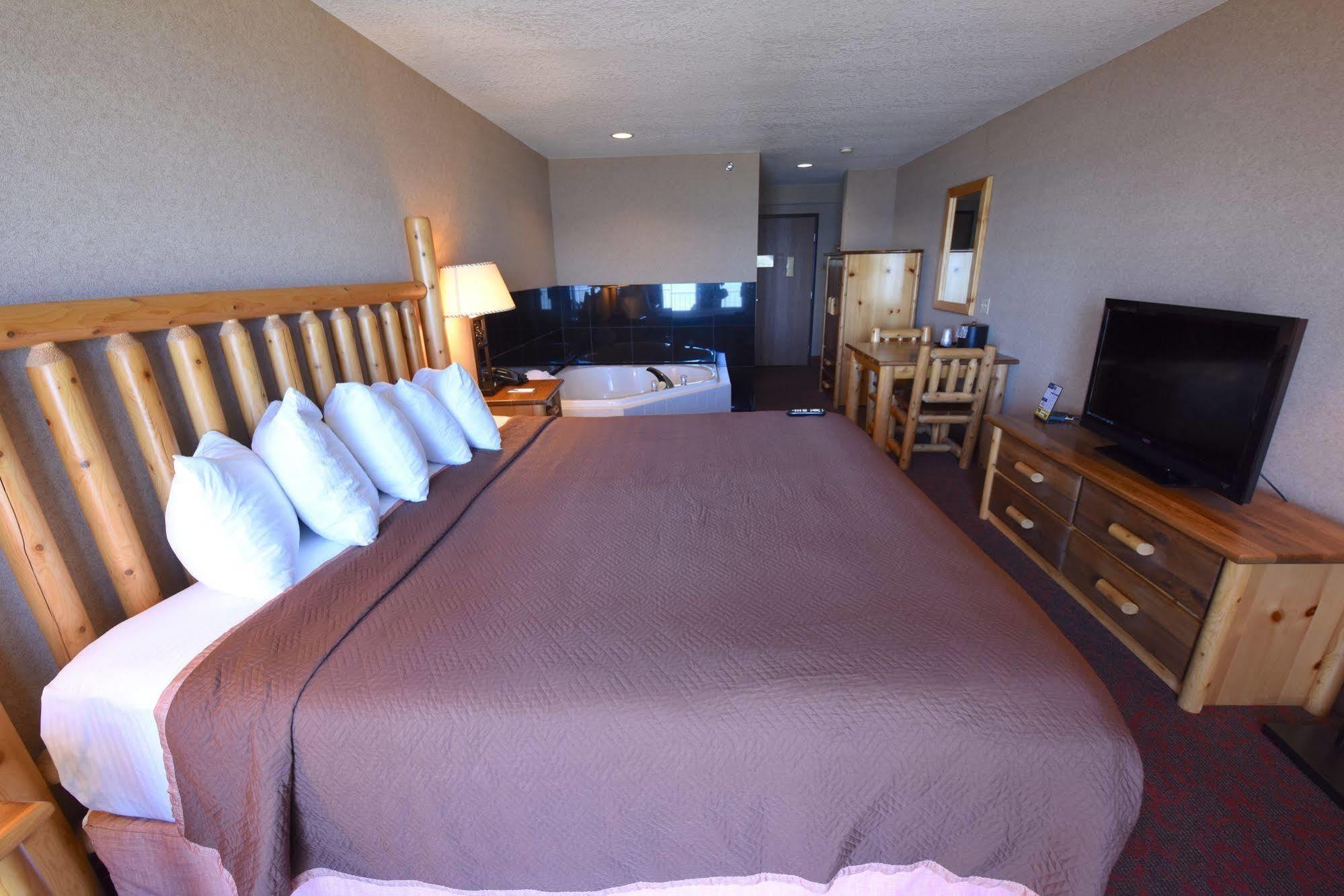 Bridge Vista Beach Hotel And Convention Center Mackinaw City Bagian luar foto