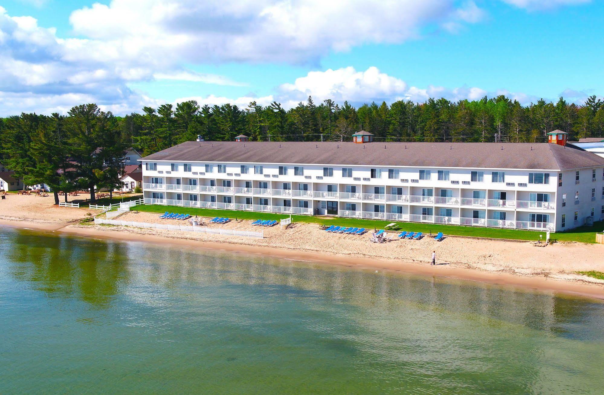 Bridge Vista Beach Hotel And Convention Center Mackinaw City Bagian luar foto
