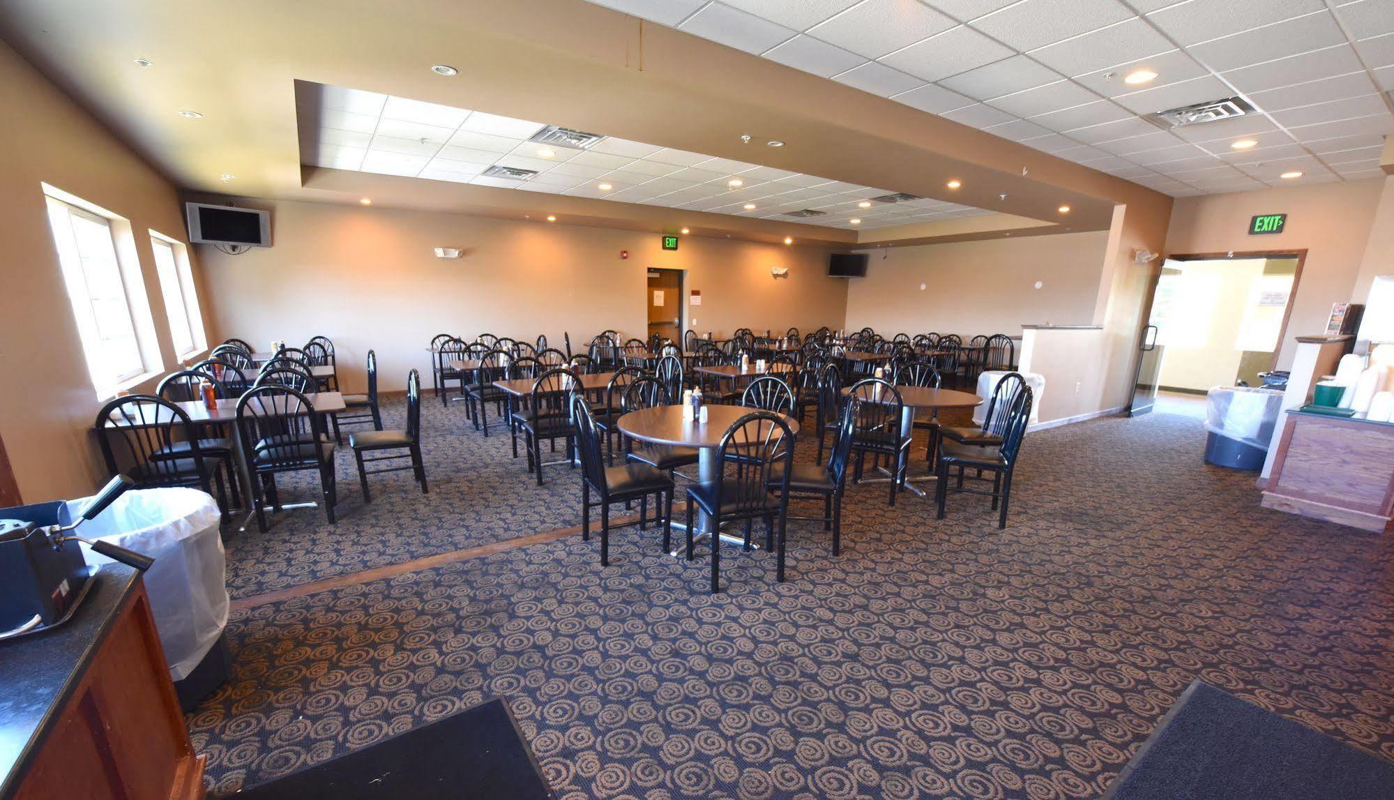 Bridge Vista Beach Hotel And Convention Center Mackinaw City Bagian luar foto